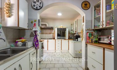 Amplia casa con gran terreno en Villa Macul