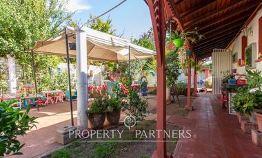 Amplia casa con gran terreno en Villa Macul