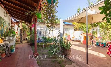 Amplia casa con gran terreno en Villa Macul