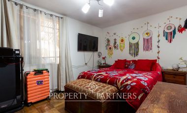 Amplia casa con gran terreno en Villa Macul