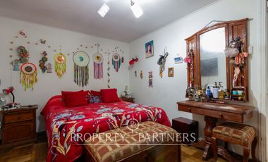 Amplia casa con gran terreno en Villa Macul