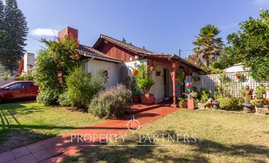 Amplia casa con gran terreno en Villa Macul