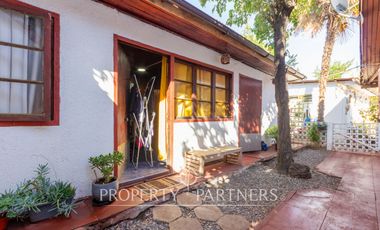 Amplia casa con gran terreno en Villa Macul