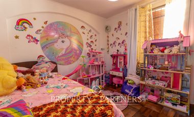 Amplia casa con gran terreno en Villa Macul