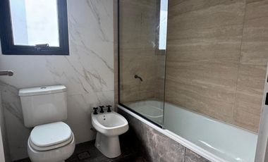 Casa Estilo Moderno en Venta - En El Ensueño