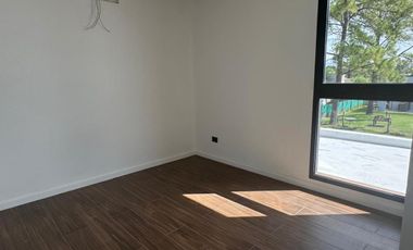 Casa Estilo Moderno en Venta - En El Ensueño