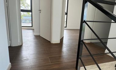 Casa Estilo Moderno en Venta - En El Ensueño