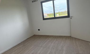 Casa Estilo Moderno en Venta - En El Ensueño