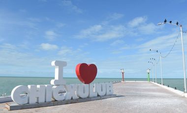 RENTA DE TERRENO EN ESQUINA , FRENTE AL MAR DE CHICXULUB PUERTO, PROGRESO