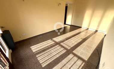 Departamento de 3 ambientes- Zona Centro