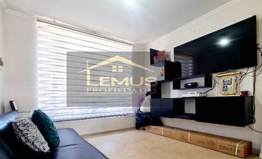 SE VENDE HERMOSA CASA CON AMPLIO PATIO EN LOS ANDES