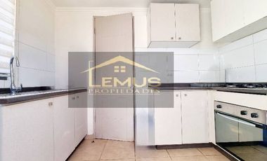 SE VENDE HERMOSA CASA CON AMPLIO PATIO EN LOS ANDES