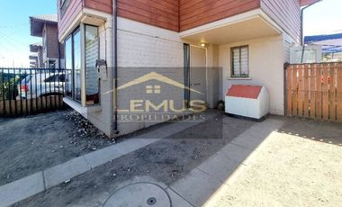 SE VENDE HERMOSA CASA CON AMPLIO PATIO EN LOS ANDES