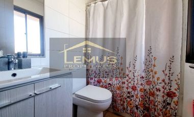 SE VENDE HERMOSA CASA CON AMPLIO PATIO EN LOS ANDES