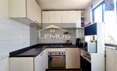 SE VENDE HERMOSA CASA CON AMPLIO PATIO EN LOS ANDES