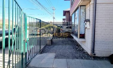 SE VENDE HERMOSA CASA CON AMPLIO PATIO EN LOS ANDES