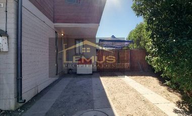 SE VENDE HERMOSA CASA CON AMPLIO PATIO EN LOS ANDES