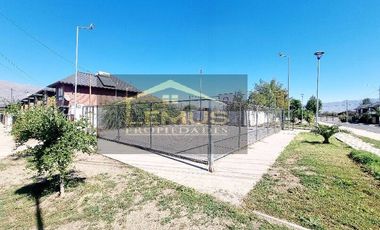 SE VENDE HERMOSA CASA CON AMPLIO PATIO EN LOS ANDES