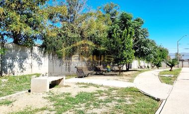 SE VENDE HERMOSA CASA CON AMPLIO PATIO EN LOS ANDES