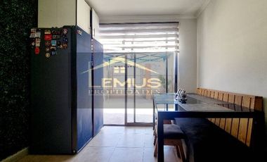 SE VENDE HERMOSA CASA CON AMPLIO PATIO EN LOS ANDES
