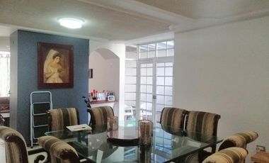 Casa con departamento independiente a la venta en Fracc. El Dorado, Ags.