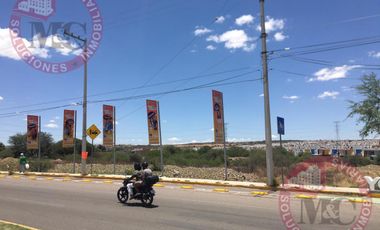 Terreno comercial en Renta, al Oriente, zona de crecimiento, alto flujo.