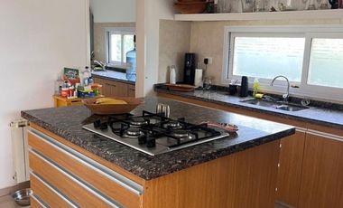 Alquiler Casa tres dorm. con piscina BÂ° La Zagala