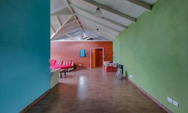 CASA 5 AMBIENTES PERMUTA PILETA QUINCHO PARRILLA