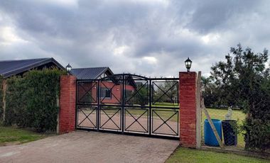 CASA 5 AMBIENTES PERMUTA PILETA QUINCHO PARRILLA
