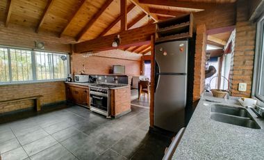 CASA 5 AMBIENTES PERMUTA PILETA QUINCHO PARRILLA