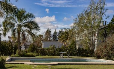 CASA 5 AMBIENTES PERMUTA PILETA QUINCHO PARRILLA