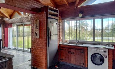 CASA 5 AMBIENTES PERMUTA PILETA QUINCHO PARRILLA