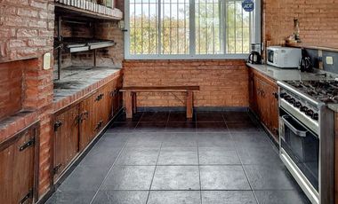 CASA 5 AMBIENTES PERMUTA PILETA QUINCHO PARRILLA