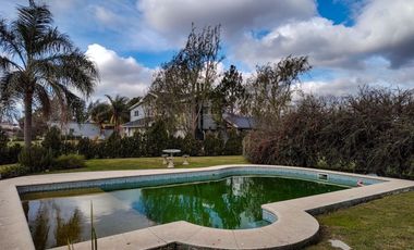 CASA 5 AMBIENTES PERMUTA PILETA QUINCHO PARRILLA