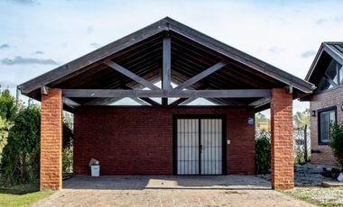 CASA 5 AMBIENTES PERMUTA PILETA QUINCHO PARRILLA