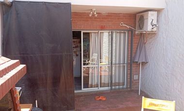 Venta dupelx 3 ambientes con patio en Lanús Oeste.