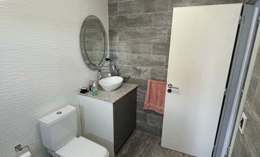 CASA DE 2 DORMITORIOS CON PILETA EN VENTA