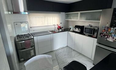 CASA DE 2 DORMITORIOS CON PILETA EN VENTA