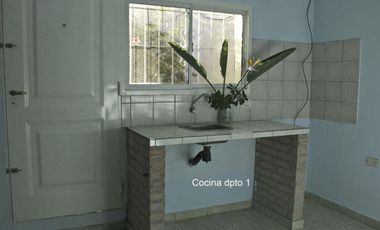 VENTA DE CASA MULTIFAMILIAR C/ LOCALES AL FRENTE