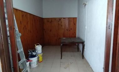 VENTA DE CASA MULTIFAMILIAR C/ LOCALES AL FRENTE