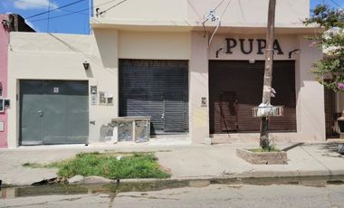 VENTA DE CASA MULTIFAMILIAR C/ LOCALES AL FRENTE