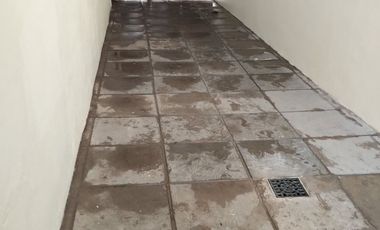 VENTA DE CASA MULTIFAMILIAR C/ LOCALES AL FRENTE