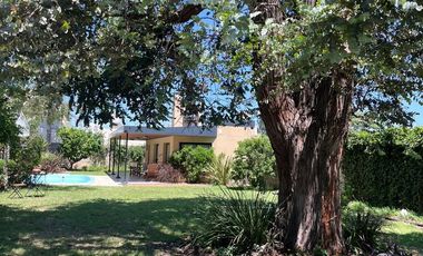 CASA QUINTA EN VENTA EN LINCOLN CON PILETA