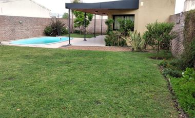 CASA QUINTA EN VENTA EN LINCOLN CON PILETA