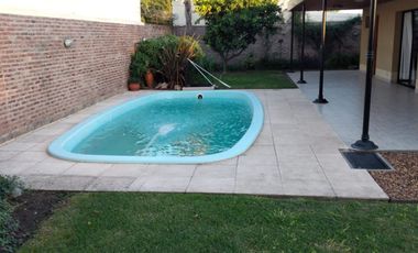 CASA QUINTA EN VENTA EN LINCOLN CON PILETA