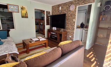 VENTA  DE CASA AMPLIADA, REGULARIZADA Y CON PANELES SOLARES