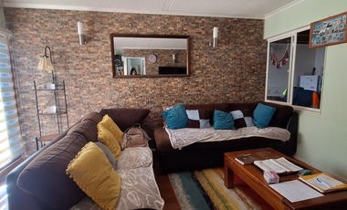 VENTA  DE CASA AMPLIADA, REGULARIZADA Y CON PANELES SOLARES