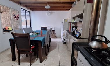 VENTA  DE CASA AMPLIADA, REGULARIZADA Y CON PANELES SOLARES