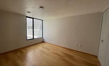 Casa en venta totalmente remodelada y actualizada en La Herradura