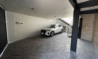 Casa en venta totalmente remodelada y actualizada en La Herradura